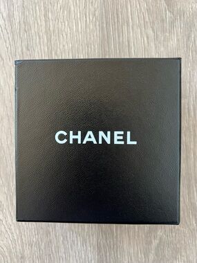 Chanel Box (BB400)